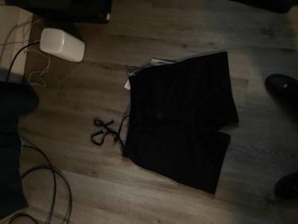 Black essential shorts