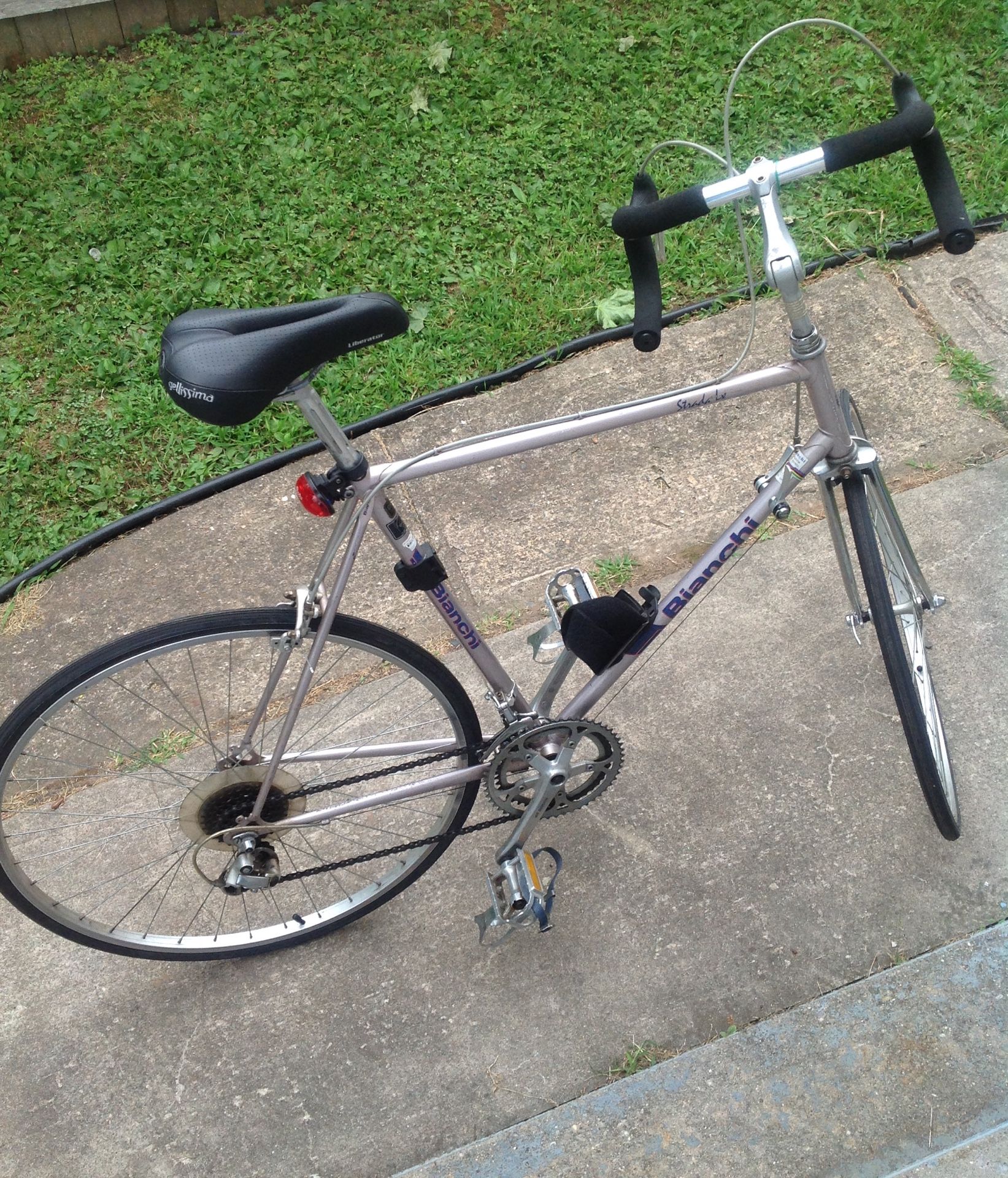 Bianchi Strada Lx - 27" classic 12 speed road bike in Mint condition