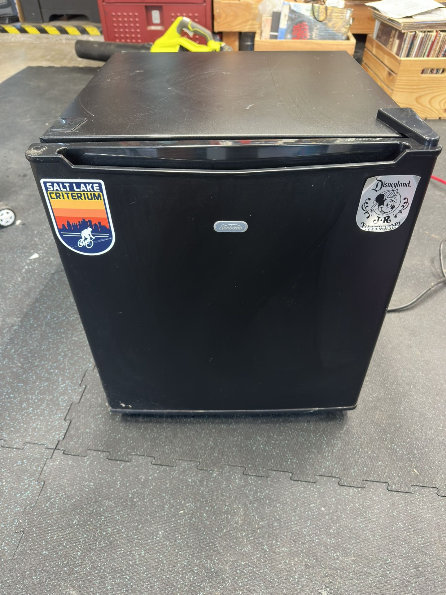 Refrigerator 1.7 Cubic foot mini fridge