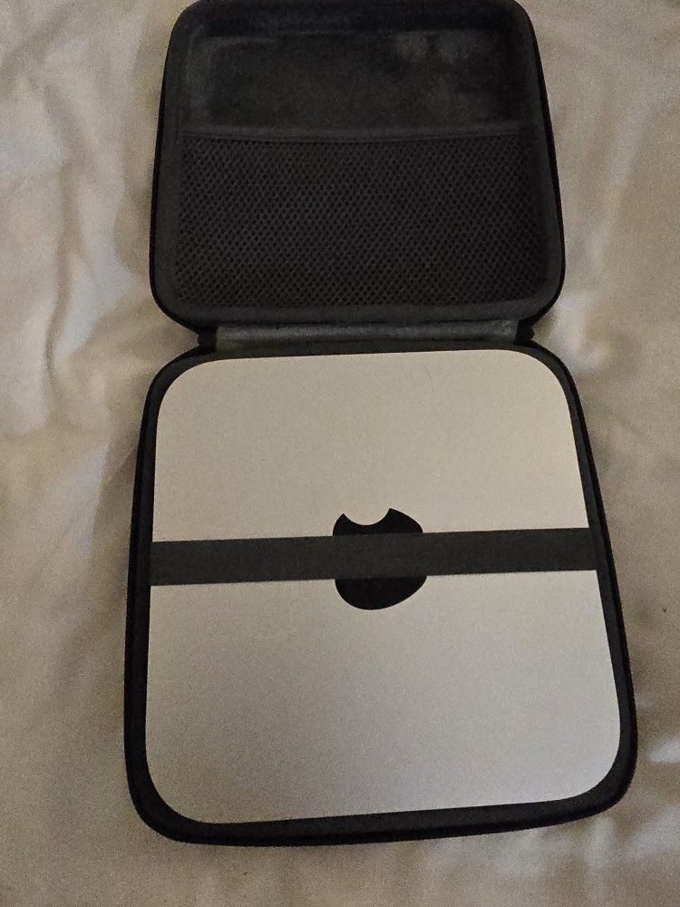 Apple Mac Mini MGEM2LL/A Desktop, Intel Core i5 2.6GHz, 8GB RAM, 256GB SSD, Silver (Renewed)