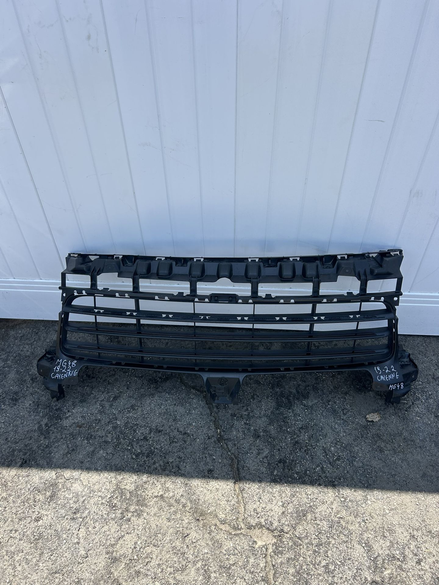 2019 2020 2021 2022 Porsche Cayenne Front Upper Grille OEM 9Y0807683