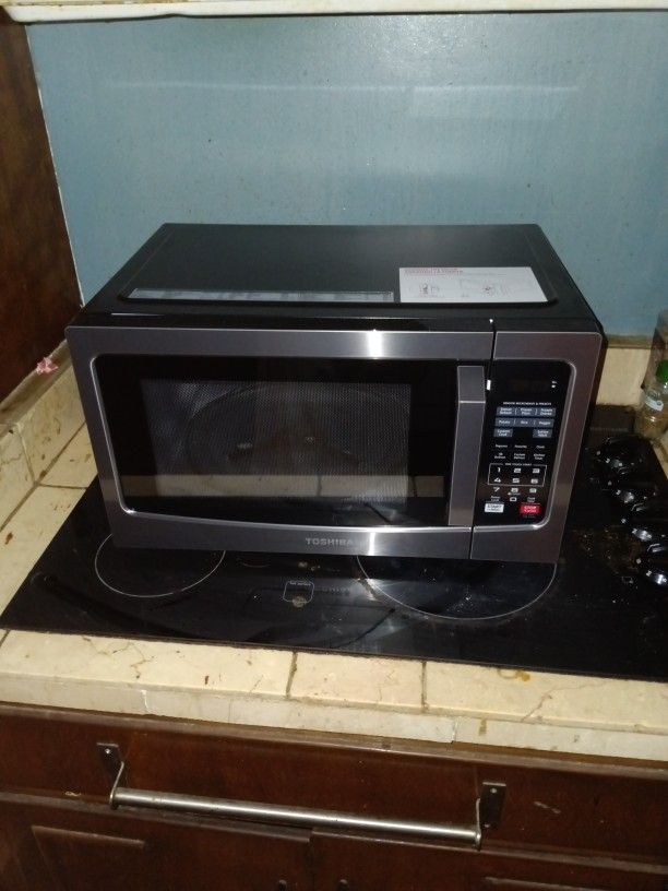Brand New Microwave Never Used