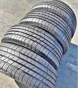 📲🛞 215-55/17 Michelin Set de Tires con 80% de vids las 4
