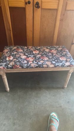 Entry way bench