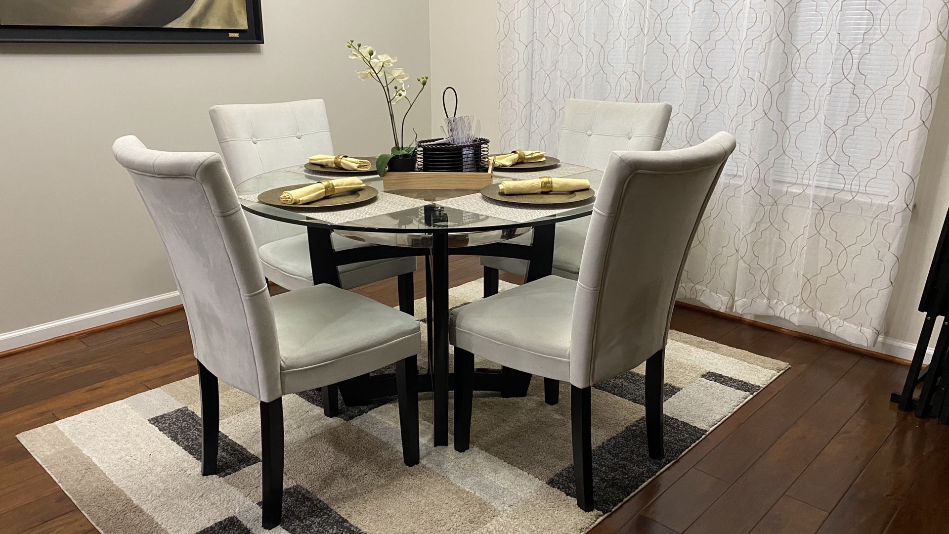Steve Silver Matinee Glass Top Dining Table and 4 Chairs