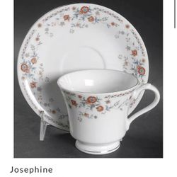 90-Piece China Pearl "Josephine" Fine China Set - Service for 12 -