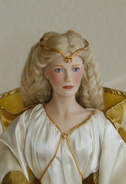 Franklin Mint lord of the rings  Queen Galadriel  Doll Franklin Mint Heirloom Doll 1987  23". Fine porcelain. hand painted porcelain.
