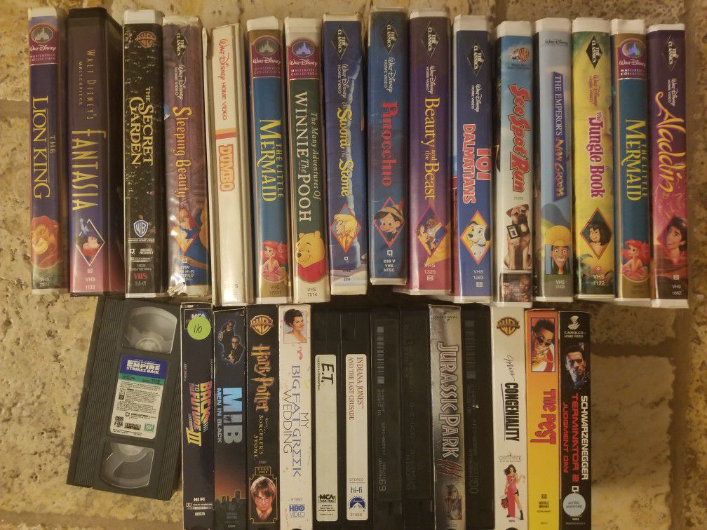 30 VHS Movies - Disney, WB and others