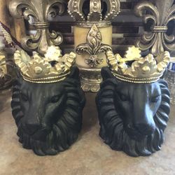 Set Of Lions With Crown On Top