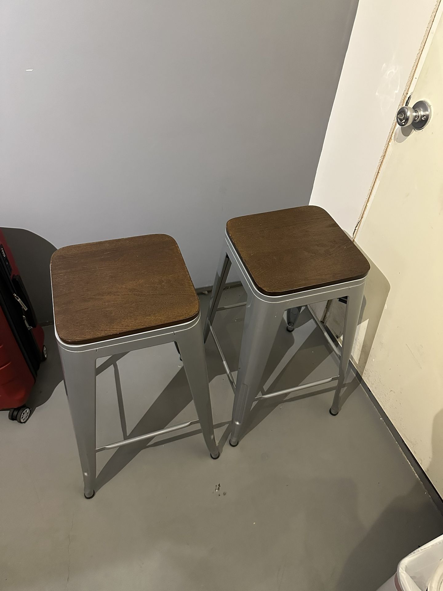 2 Barstool / Stools