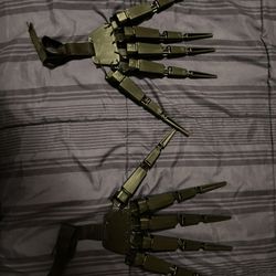 Halloween Claw Hands 