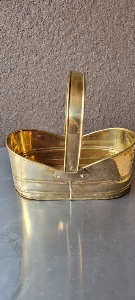 Vtg Brass Plant Basket/Holder With Handle Size 10"X9"X6"