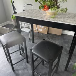 BAR TABLE AND STOOL