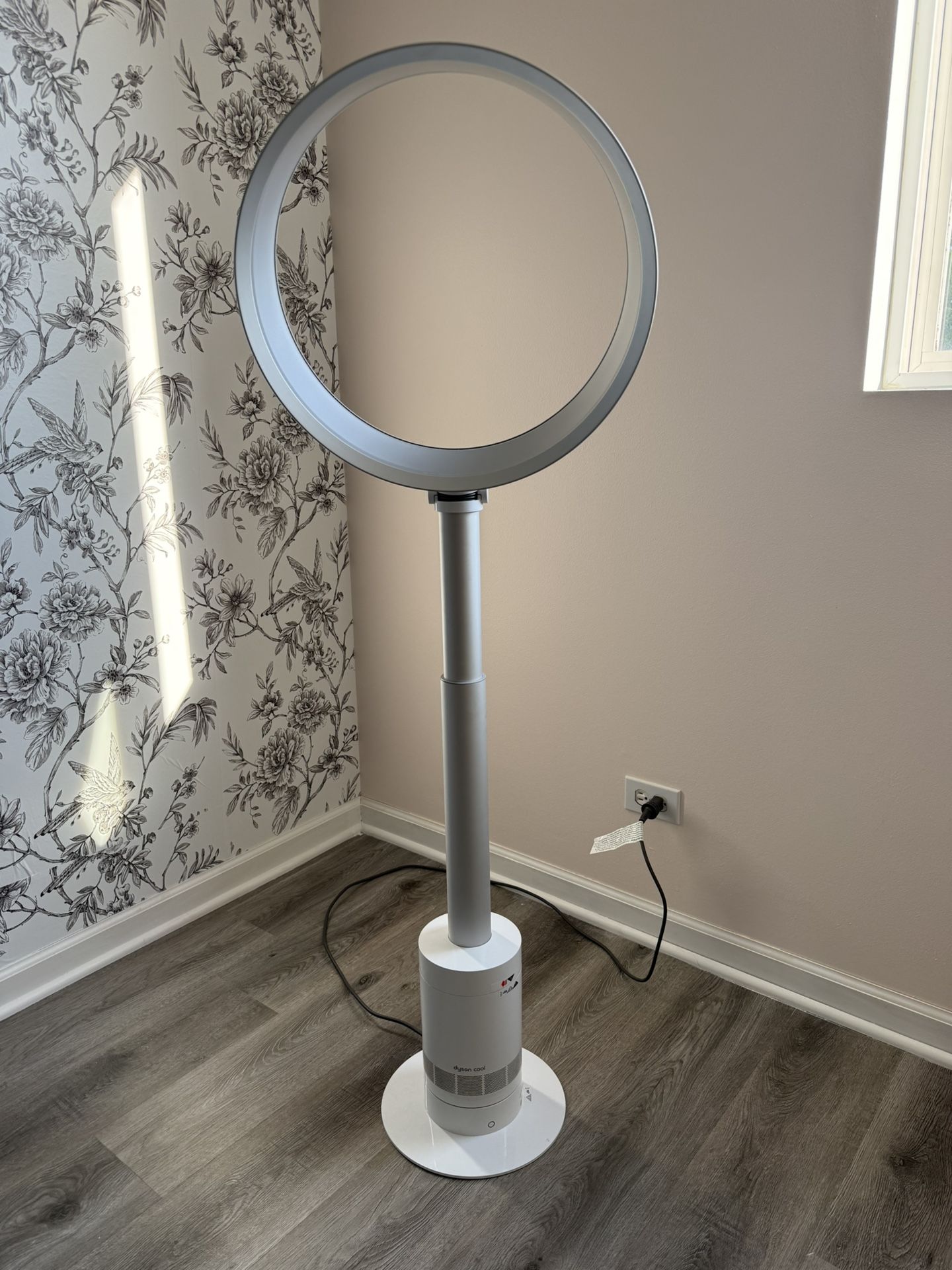 Dyson Cool AM07 Bladeless Tower Fan