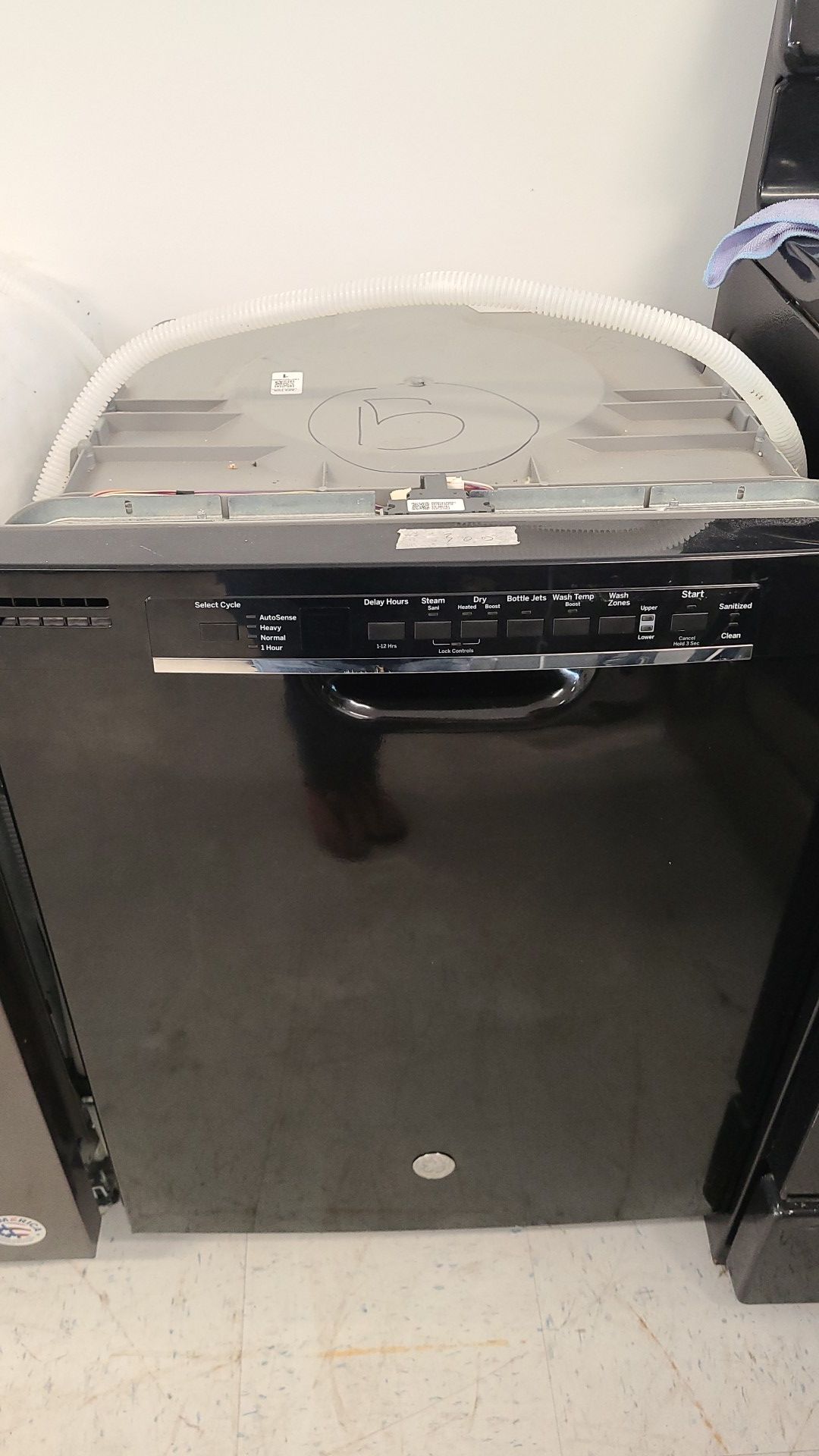 Ge dishwasher new with 6 month's warranty