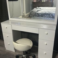 Vanity With Chair