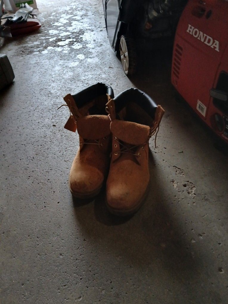 11/5 Timberland Boots Originals $40
