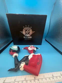 Limited edition harley quinn wall plaque