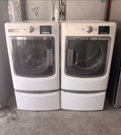 White Maytag Washer And Electric Dryer Matching Set