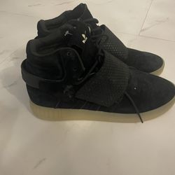 Adidas Tubular Men’s Sneakers  8 1/2 NEW