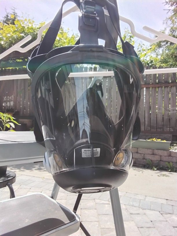 Honeywell Full-Face Respirator RU65001M