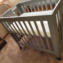 Newton Mini Crib W/ Baby letto Mattress 