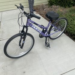 Huffy 24” Girls Mountain Bike 18 Speed Huffy Rock Creek 