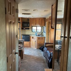 RV 32 Ft bumper 2010