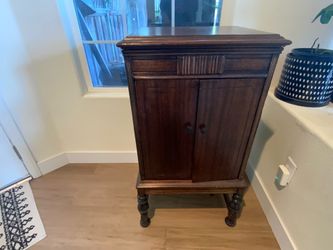 Beautiful phonograph cabinet