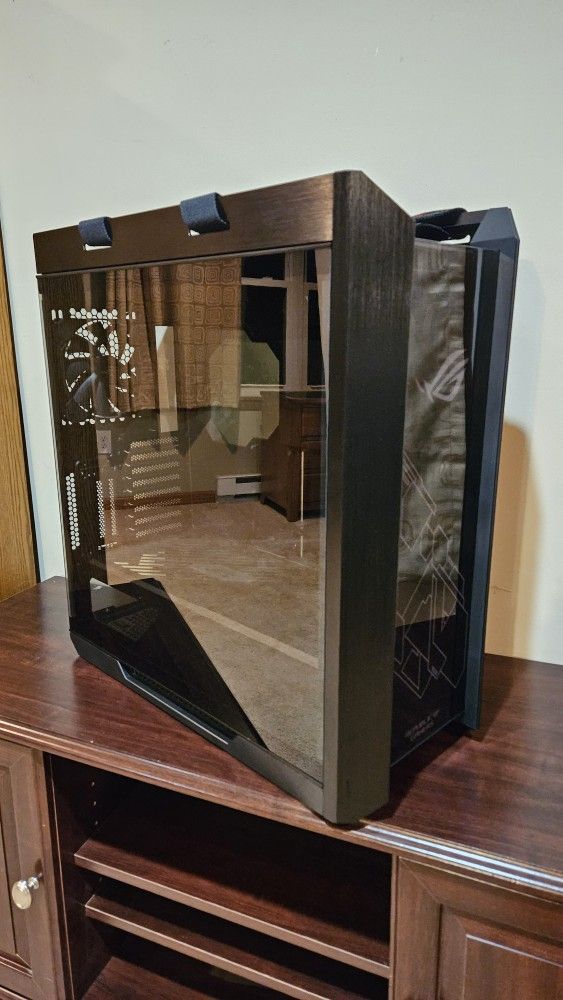 Asus ROG Strix Helios Case 