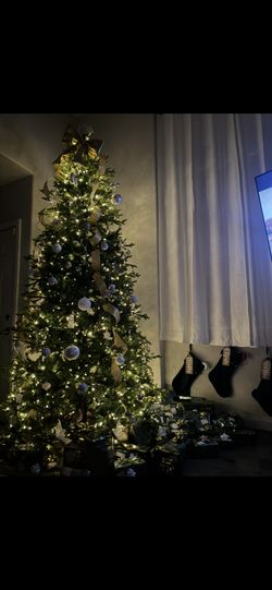 9ft Pre Lit Christmas Tree