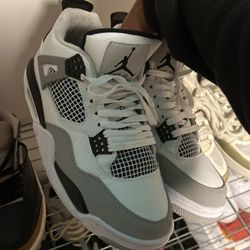 Jordan 4