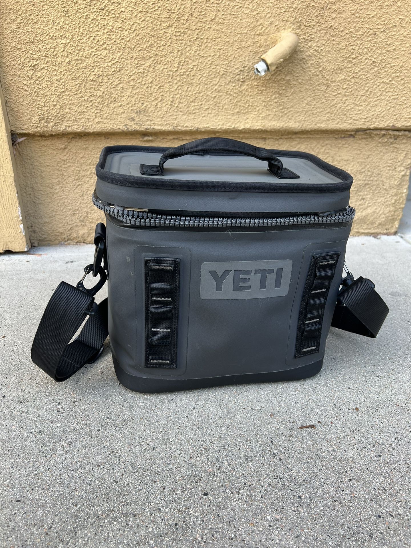 Yeti Hopper Flip 8 Cooler