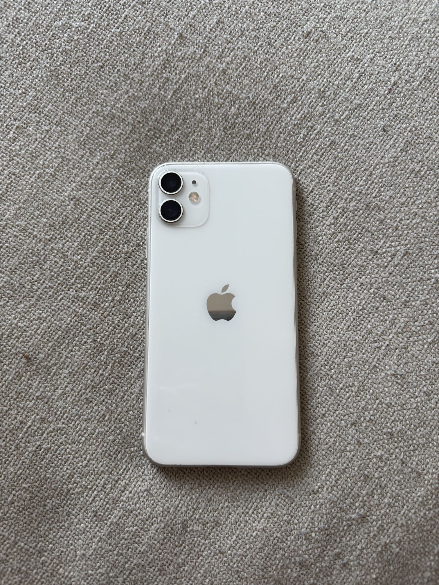 IPHONE 11 64GB WHITE - UNLOCKED