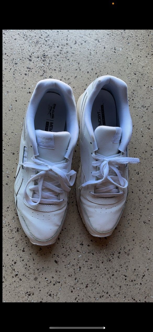 Price Drop! $40 Reebok Size 12