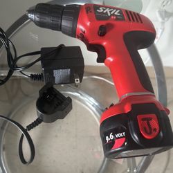 Taladro Con Un Cargador 
