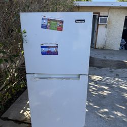 Refrigerator 