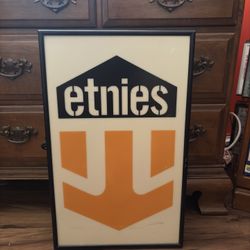 Etnies Skate Shoe Vintage Skateboard Display Light 