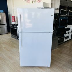 GE - 21.9 Cu. Ft. Garage-Ready Top-Freezer Refrigerator - White Model:GTS22KGNRWW
