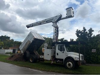 Freightliner elevator bucket truck