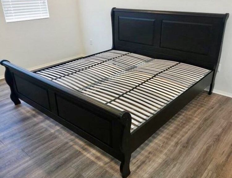 IKEA hasselvika king bed frame, sleigh bed for Sale in Woodbridge, VA