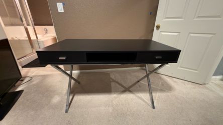 Black Desk