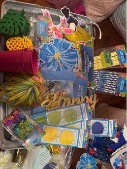 Pineapple party decorations