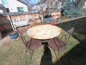 Round Dinner Dining Table w 4 chairs 4' long 29.5" high