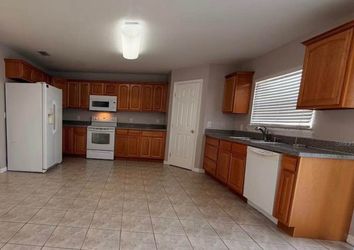 Kitchen Cabinets & Appliances