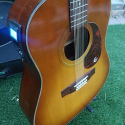 LIKE NEW EPIPHONE BY GIBSON 12 STRING REQUINTO  CIERREŃO  WONDERFOLL  SOUND NEW DOBLE STRINGS  BUILD IN TUNER