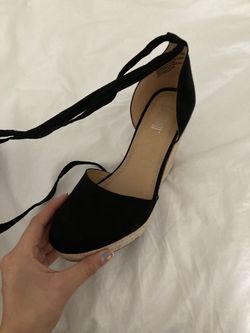 black wedges