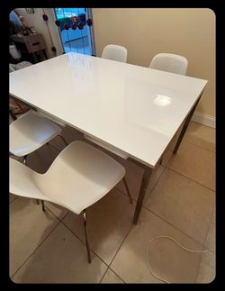 Dining Table white top with chrome base