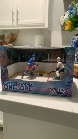 Freeze Frame One on One Figures