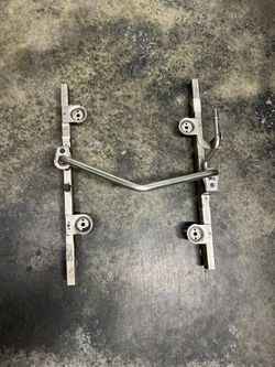 04-06 Chevy Truck Fuel Rail
